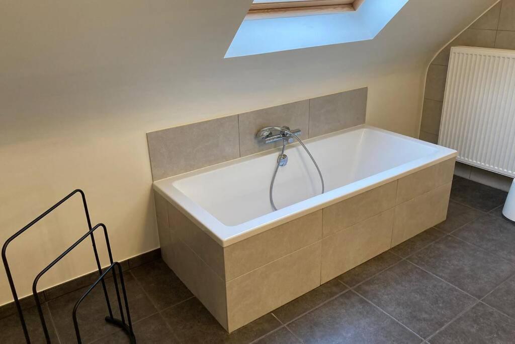 Ferienwohnung Vakantieverblijf 'Mara Cinco' Met Ruim Terras In Oostende Exterior foto